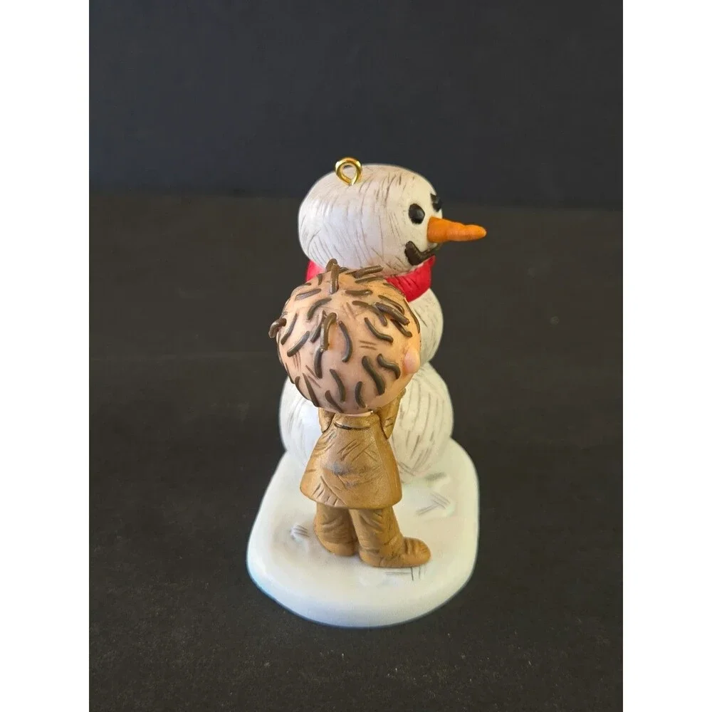 2013 Hallmark “Pigpen Builds A Snowman” The Peanuts Gang Christmas Ornament